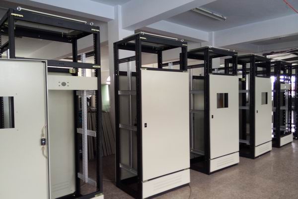 秀峰配电柜-3683厂家配电柜检修需要注意的